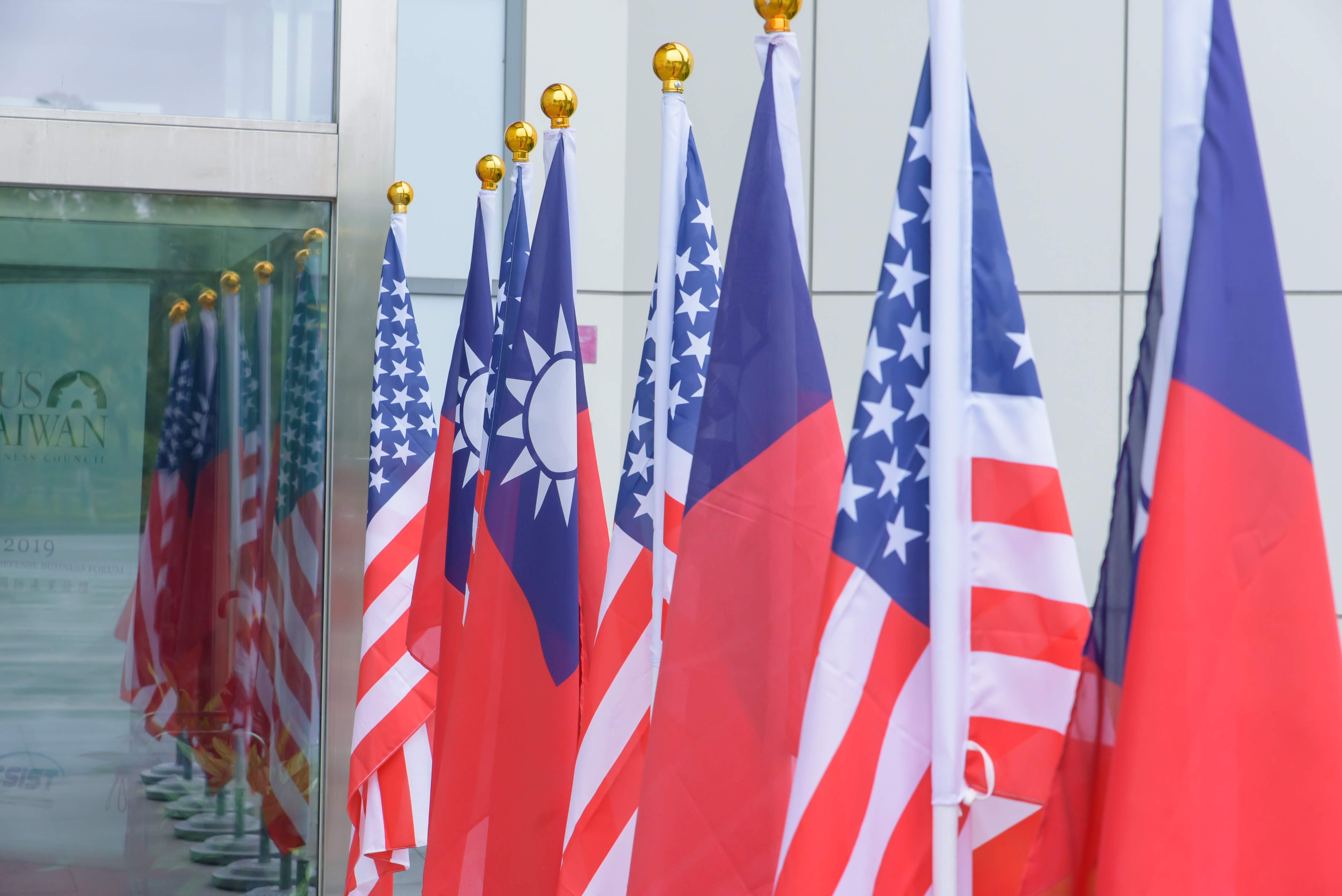 US and Taiwan Flags